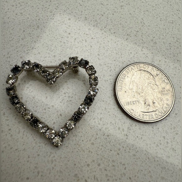 Vintage Rhinestones Silver Tone Heart Brooch Pin Valentine's Day - Picture 8 of 8